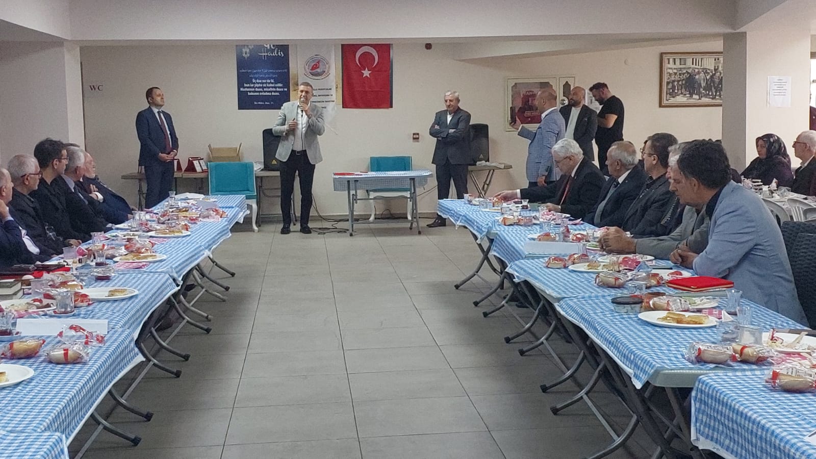 Posof Belediye Başkanı Erdem Demirci, Ankara temasları kapsamında Yenimahalle Posoflular Derneği tarafından düzenlenen hemşehri buluşmasına katıldı.