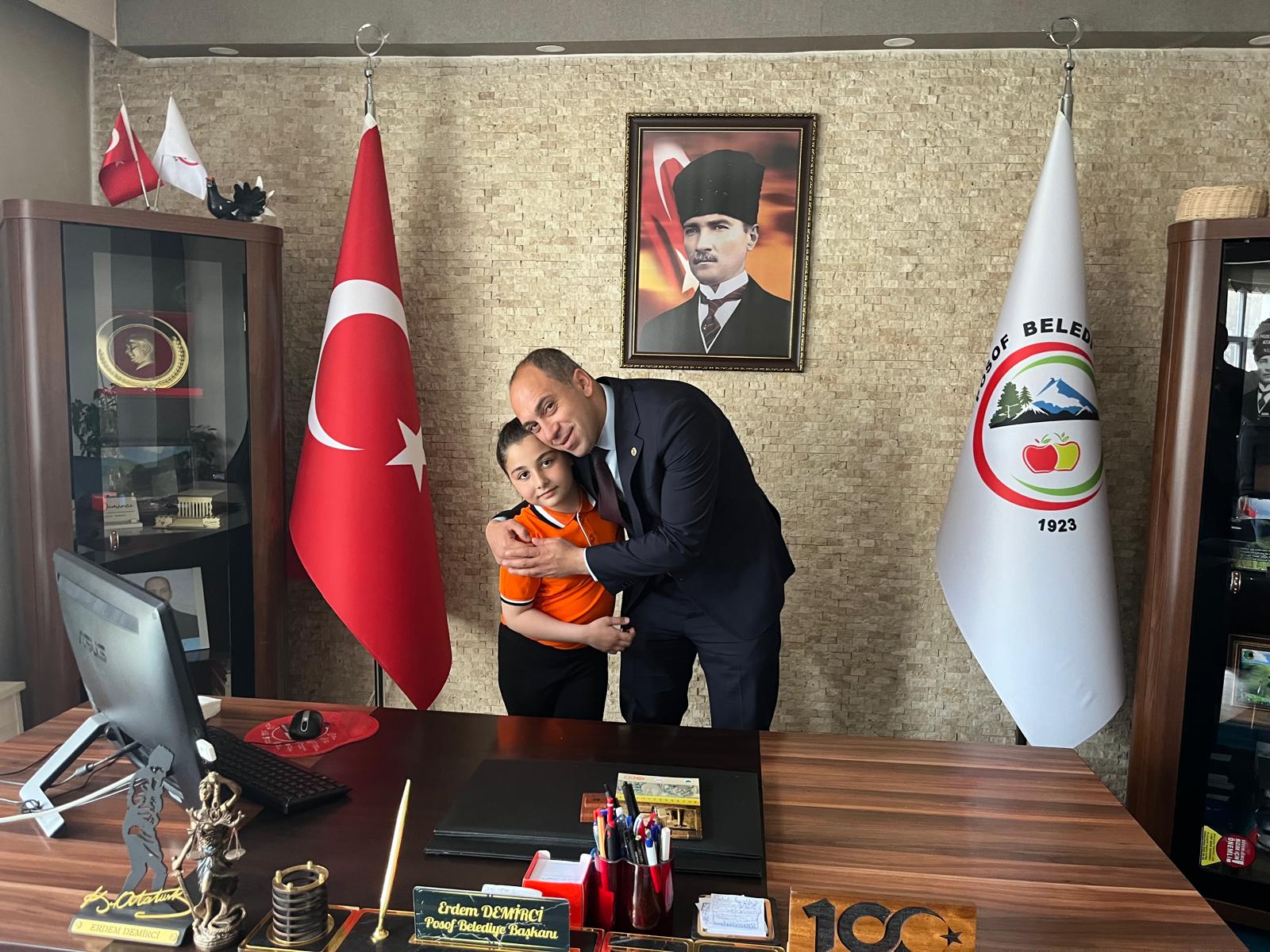 Posof Belediyesi’nde, 23 Nisan Ulusal Egemenlik ve Çocuk Bayramı dolayısıyla temsili makam devri yapıldı.