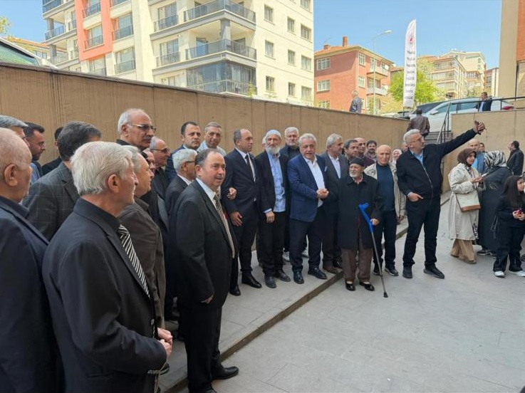 Posof Belediye Başkanı Erdem Demirci, Ankara temasları kapsamında Yenimahalle Posoflular Derneği tarafından düzenlenen hemşehri buluşmasına katıldı.