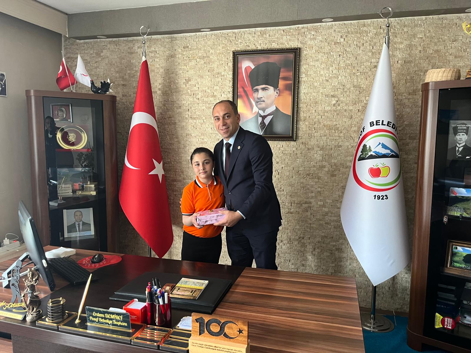 Posof Belediyesi’nde, 23 Nisan Ulusal Egemenlik ve Çocuk Bayramı dolayısıyla temsili makam devri yapıldı.