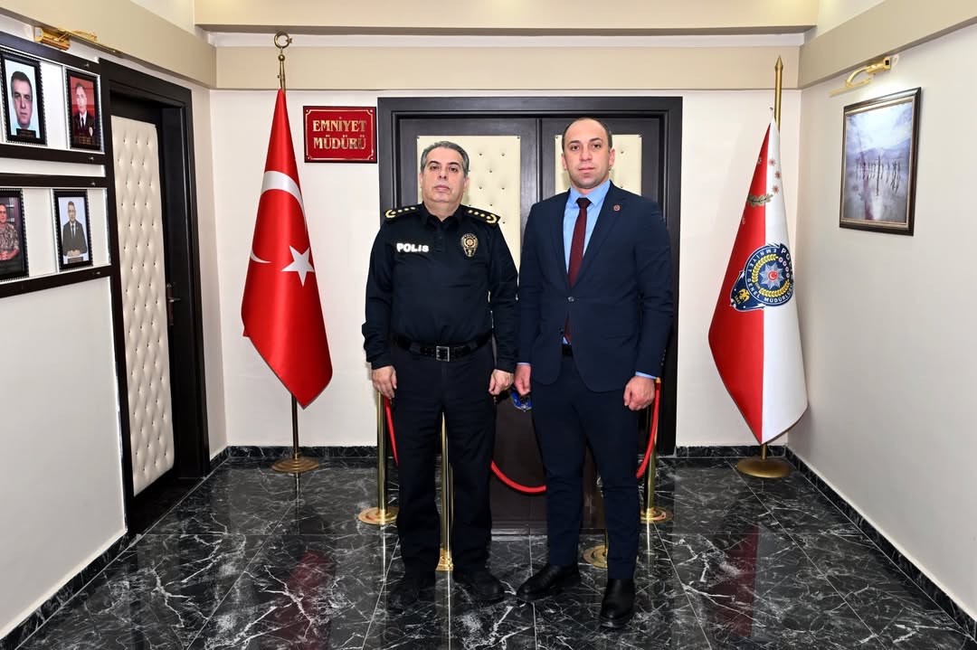 Posof Belediye Başkanı Erdem Demirci, Ardahan İl Emniyet Müdürü Oğuz Tüzün’ü makamında ziyaret etti.